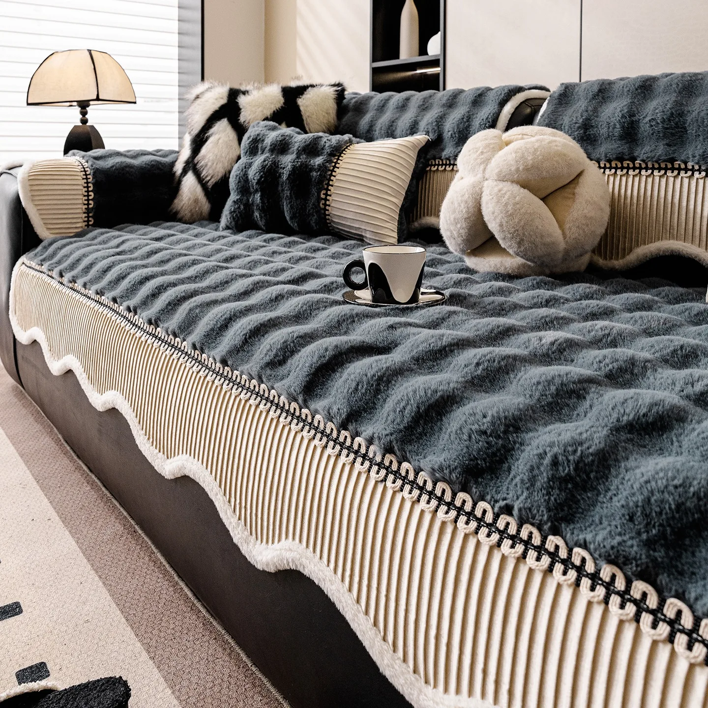 Thicken Immitation Faux Rabbit Fur Sofa Cover with Contrast Curving Hem, Soft Winter Plush Warm Sofa Towel for Living Room Decor