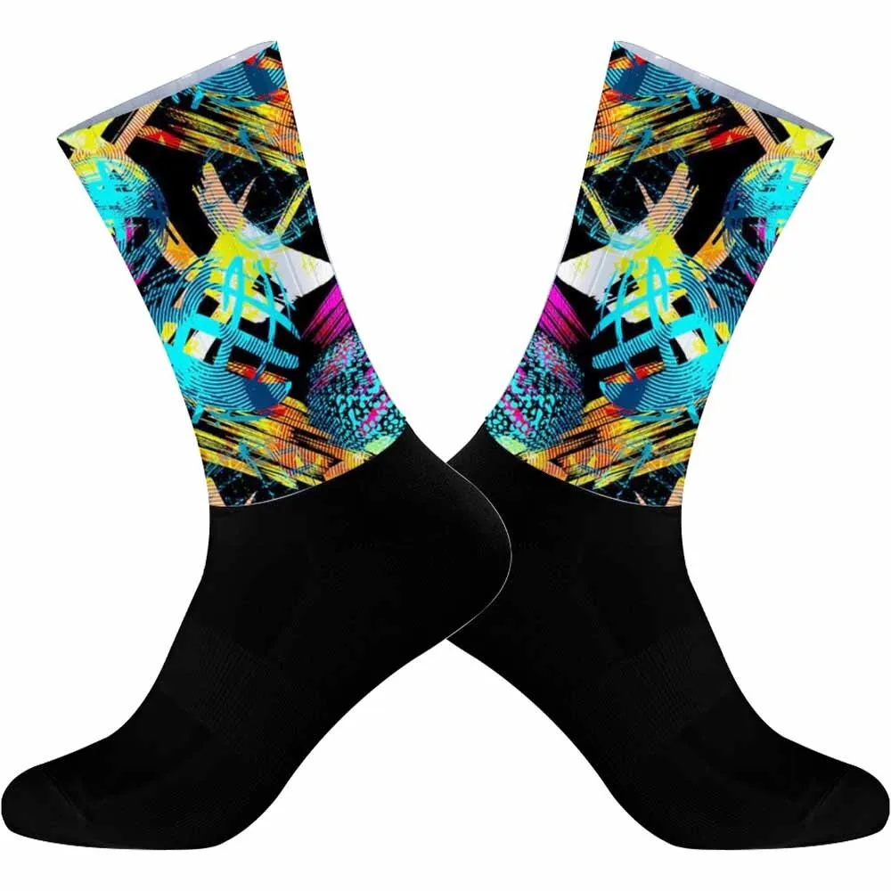 หยุดเป็นแบบตายตัว! ถุงเท้าปั่นจักรยานพร้อมการเย็บแบบเรขาคณิต เส้นไดนามิกทําให้คุณตื่นออกมาในทุกขั้นตอนของการปั่นจักรยาน