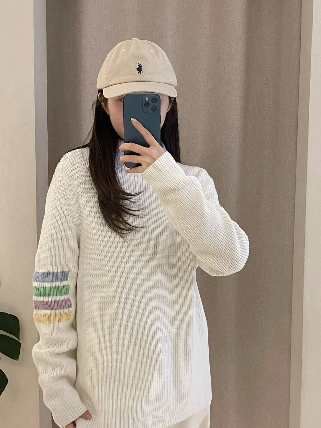 

Новый белый свитер с четырьмя радужными полосками, крупной вязки, с круглым вырезом, приталенный, из шерсти, в повседневном стиле, эксклюзивно онлайн, 2025 год