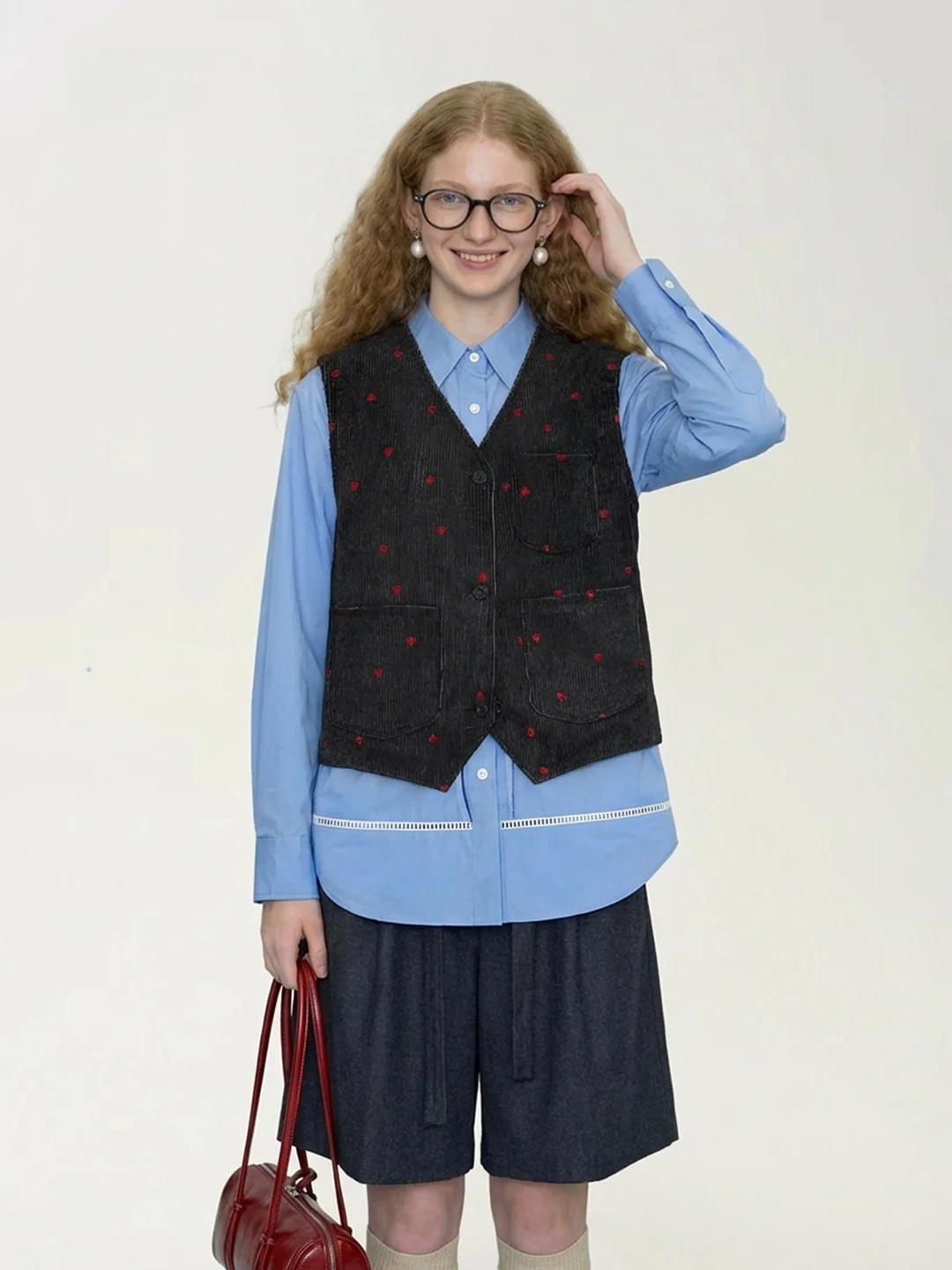 

Женская куртка AHMI в стиле ретро с цветной вышивкой в виде сердца, V-образным вырезом, весна 2026, повседневный стиль, высококачественный топ