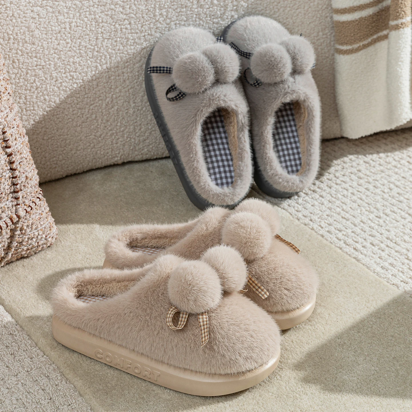 Niedliche Pom-Pom-Warme-Plüsch-Hausschuhe für Damen, Winter, dicke Sohle, Indoor-Hausschuhe, flauschiges Kunstfell, rutschfeste Baumwoll-Slipper für das Schlafzimmer. – Detail 3