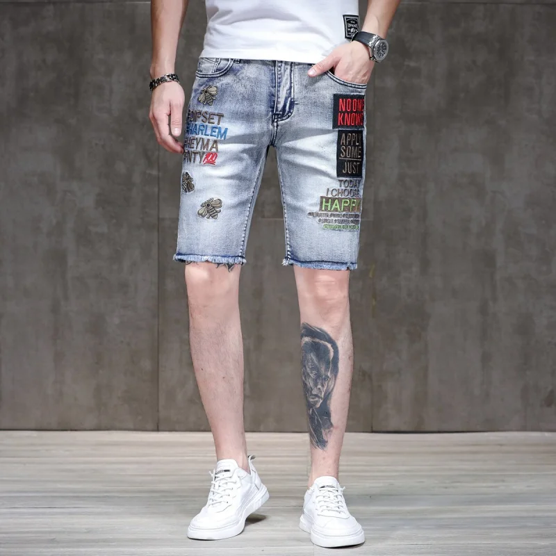 Pantalones cortos de mezclilla ajustados para hombre, pantalones cortos de pirata con dobladillo deshilachado bordado de moda, pantalones cortos de motocicleta casuales de marca de moda, Verano