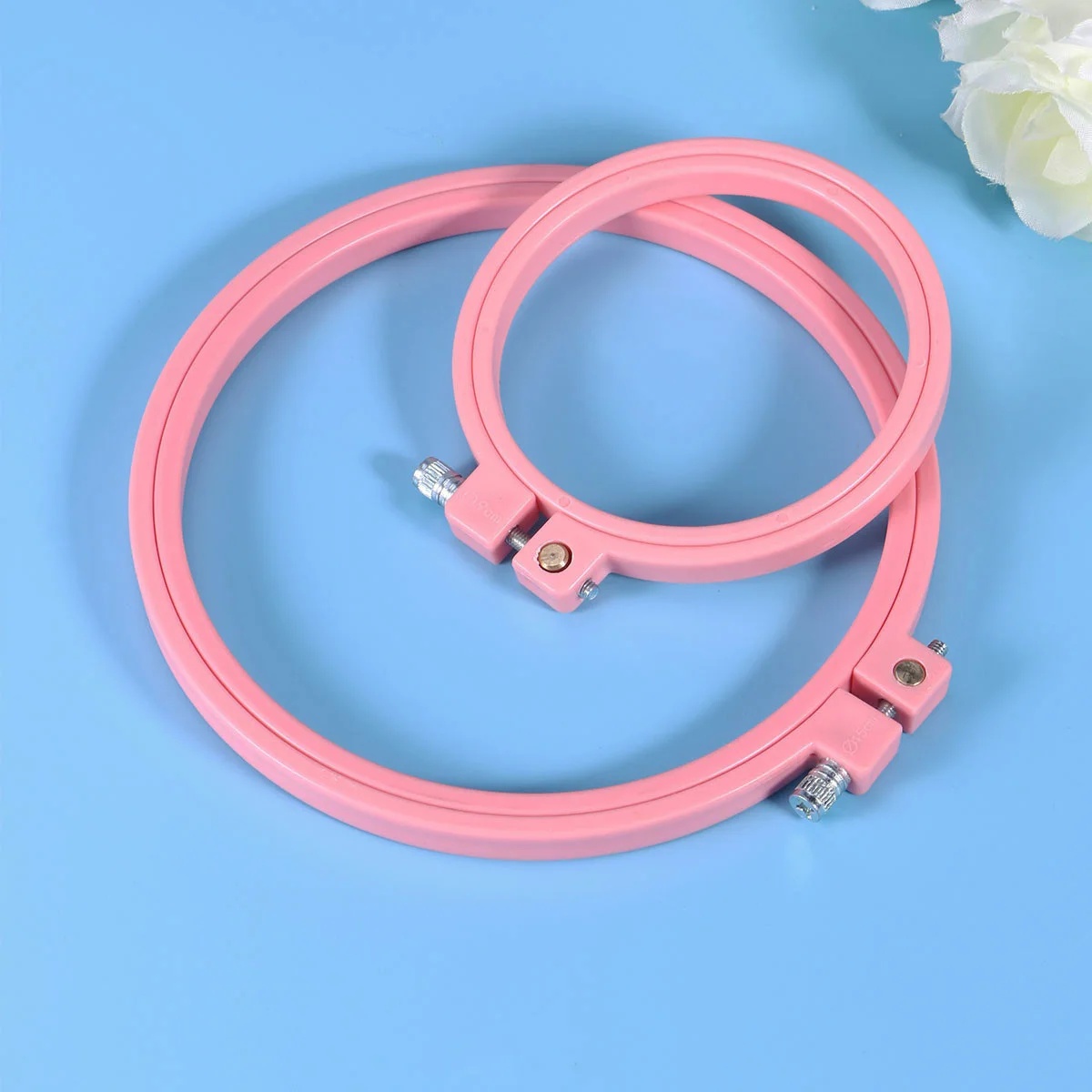 

5Pcs Plastic Cross Stitch Hoops Embroidery Circles Nut Design Ideal for DIY Wall Art Crafting Supplies