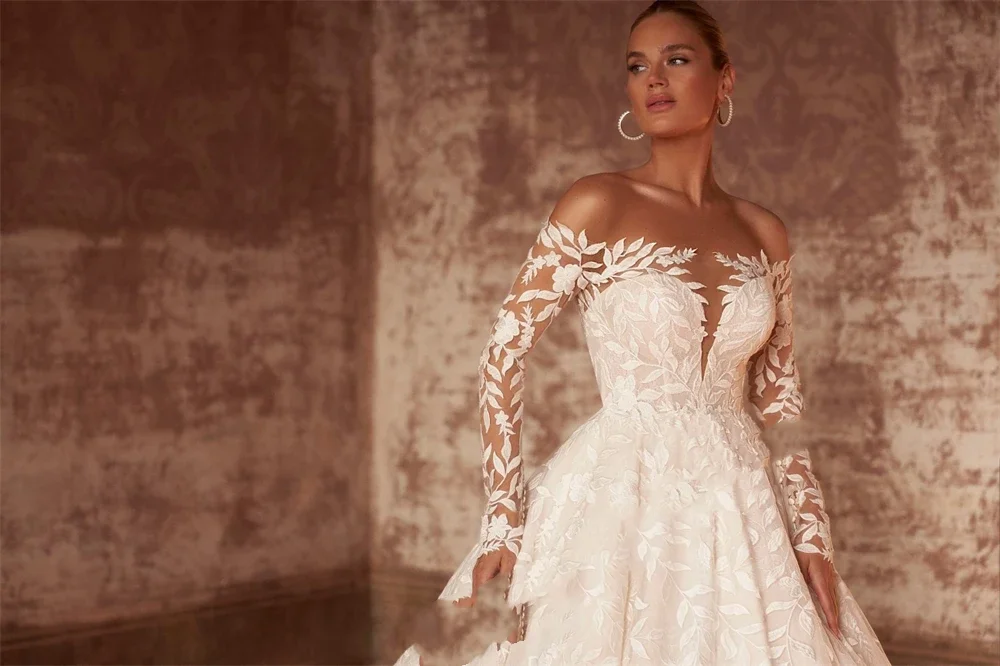 ชุดแต่งงานลูกไม้สไตล์วินเทจสุดหรูแบบสั่งตัดของ Flavinke สำหรับเจ้าสาว คอทรงเรือ ผ้าทูลล์จับจีบ ทรงเอไลน์ ประดับด้วยลูกไม้  ชุดเจ้าสาว