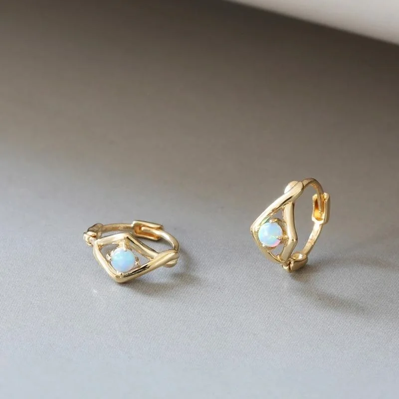 

CCFJOYAS 8mm925 Sterling Silver Hollow Triangle Inlaid Opal Stone Small Hoop Earrings for Girl Light Luxury Exquisite ear buckle