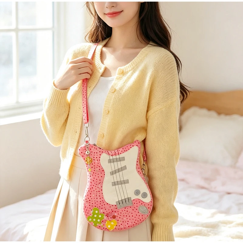 Umhängetasche in Gitarren-/Bassform, Handtasche aus Stoff mit vierblättrigem Kleeblatt- und Polka-Dot-Knopf-Design, leichte Freizeittasche – Detail 12