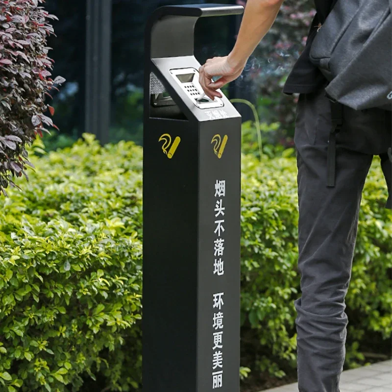 

Stainless steel vertical smoke extinguishing column and ashtray in shopping mall smoking area, outdoor square, scenic area