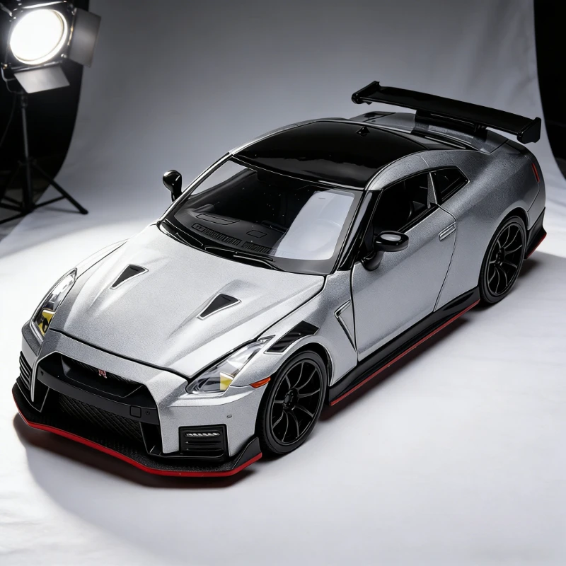 

Модель автомобиля Nissan GT-R NISMO из сплава, масштаб 1:32, со звуком и светом, открывающиеся двери, игрушечная машинка, подарок для детей.