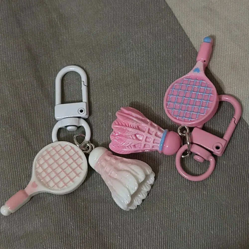 1pc Simulation Badminton Racket Keychain Personality Sporty Style Key Ring for Women Men Bag Charm Pendant Souvenir Jewelry Gift