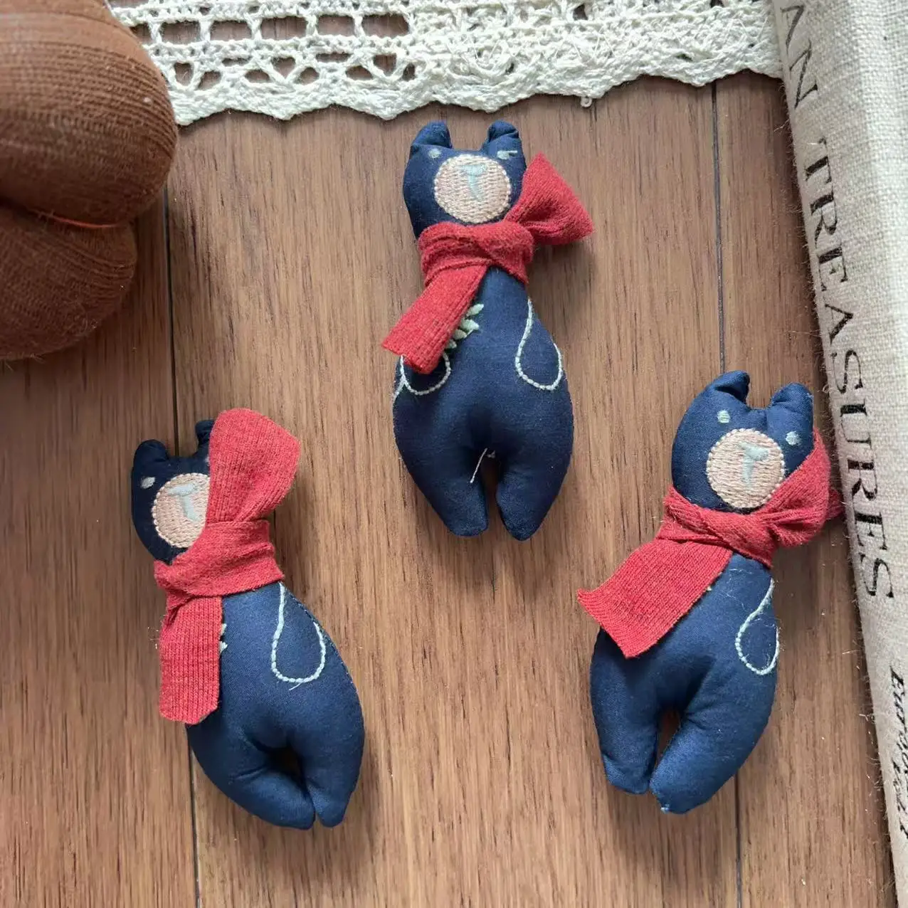 

Premium Stuffed Fabric Scarf Standing Bear Hair Brooch Pin for Shoes Socks Bag Pendant Clothing Trim Soft Cute