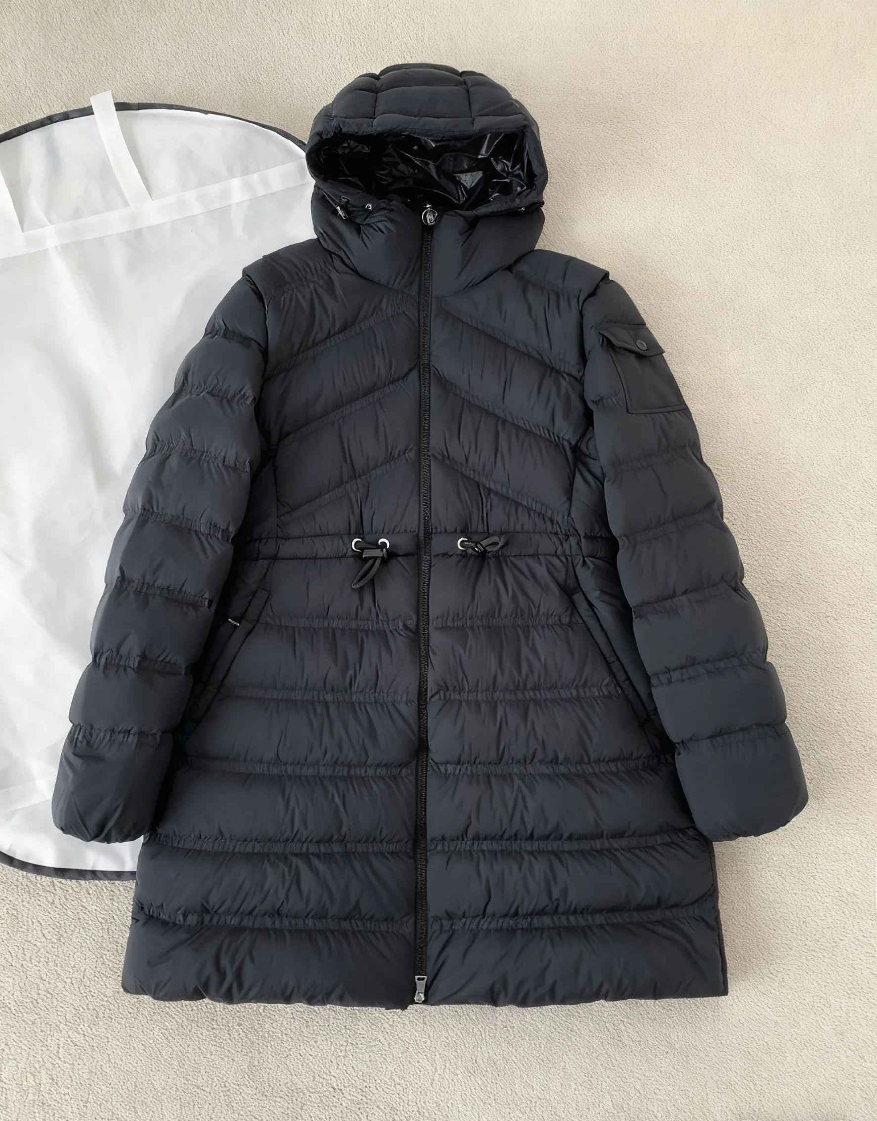 

2025 Winter Black Long Puffer Jacket Women's Hooded Drawstring Waist Warm Quilted Coat Fashion Mid-Length Down Jacket