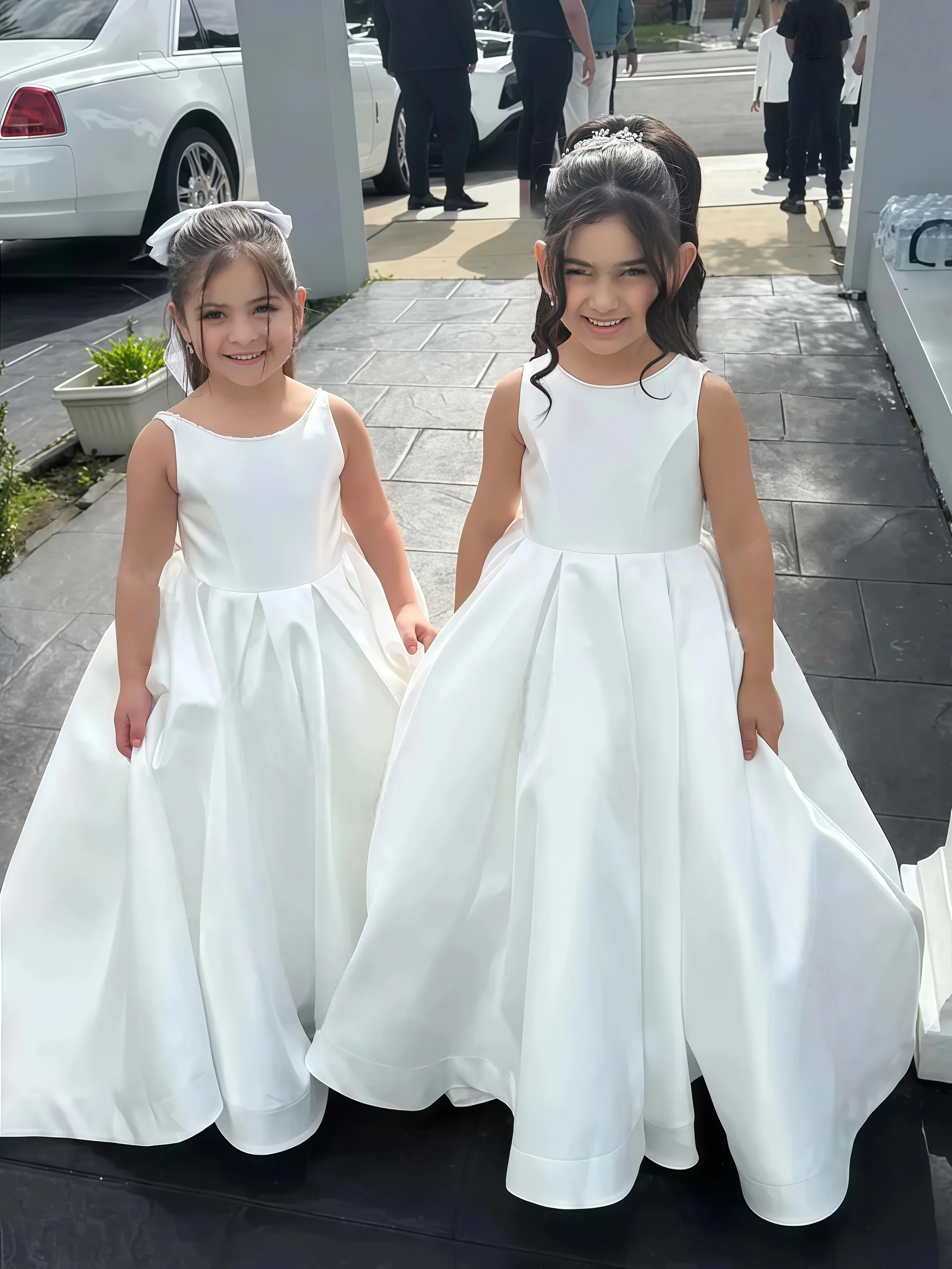 Luxurious and elegant trailing flower girl dress, birthday party, wedding brings eternal elegance to your wedding