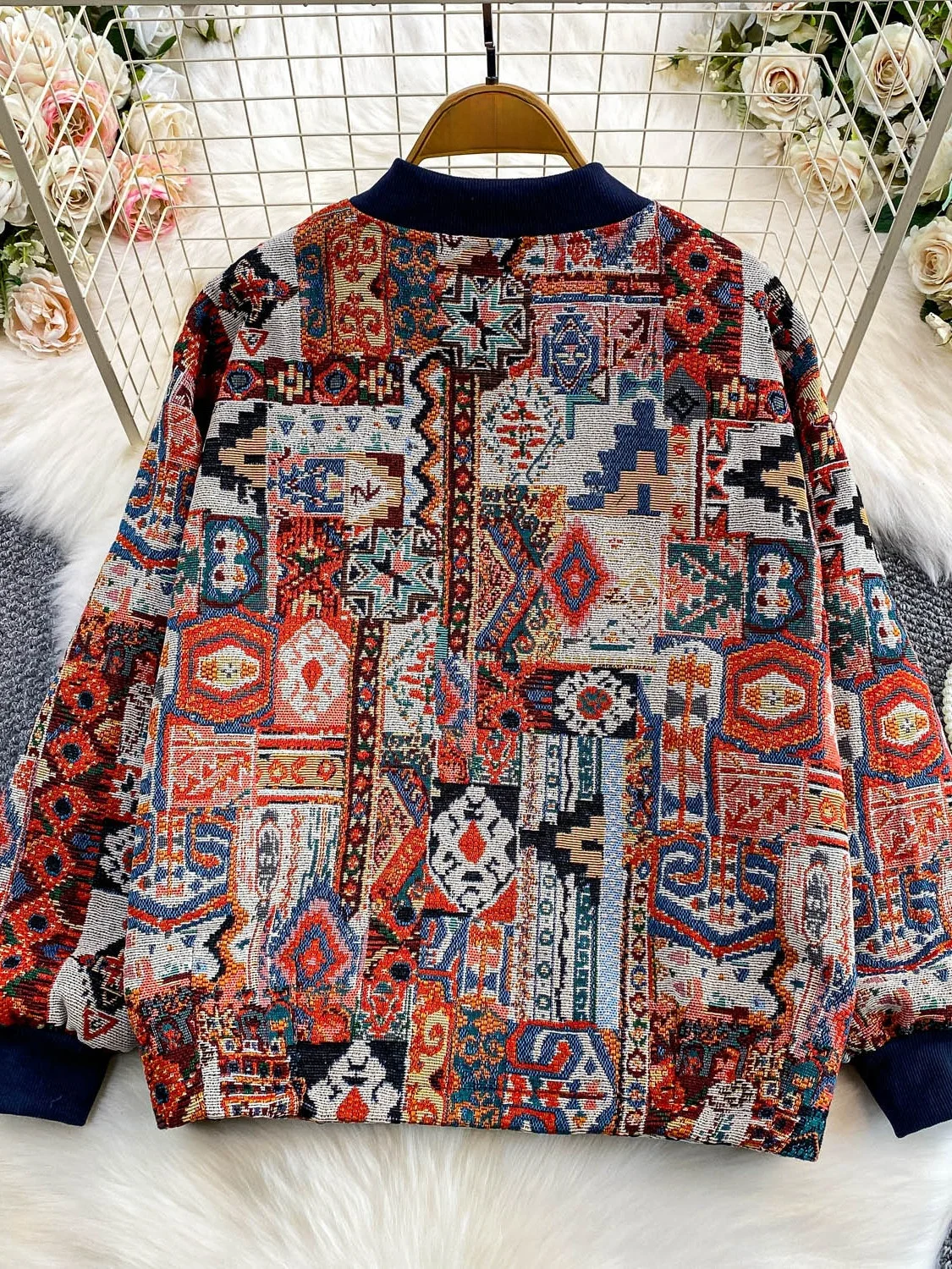 Giacca in pelle da donna Ele con ricami pesanti e patchwork, monopetto, invernale, vestibilità ampia, top snellente, stile etnico, capospalla