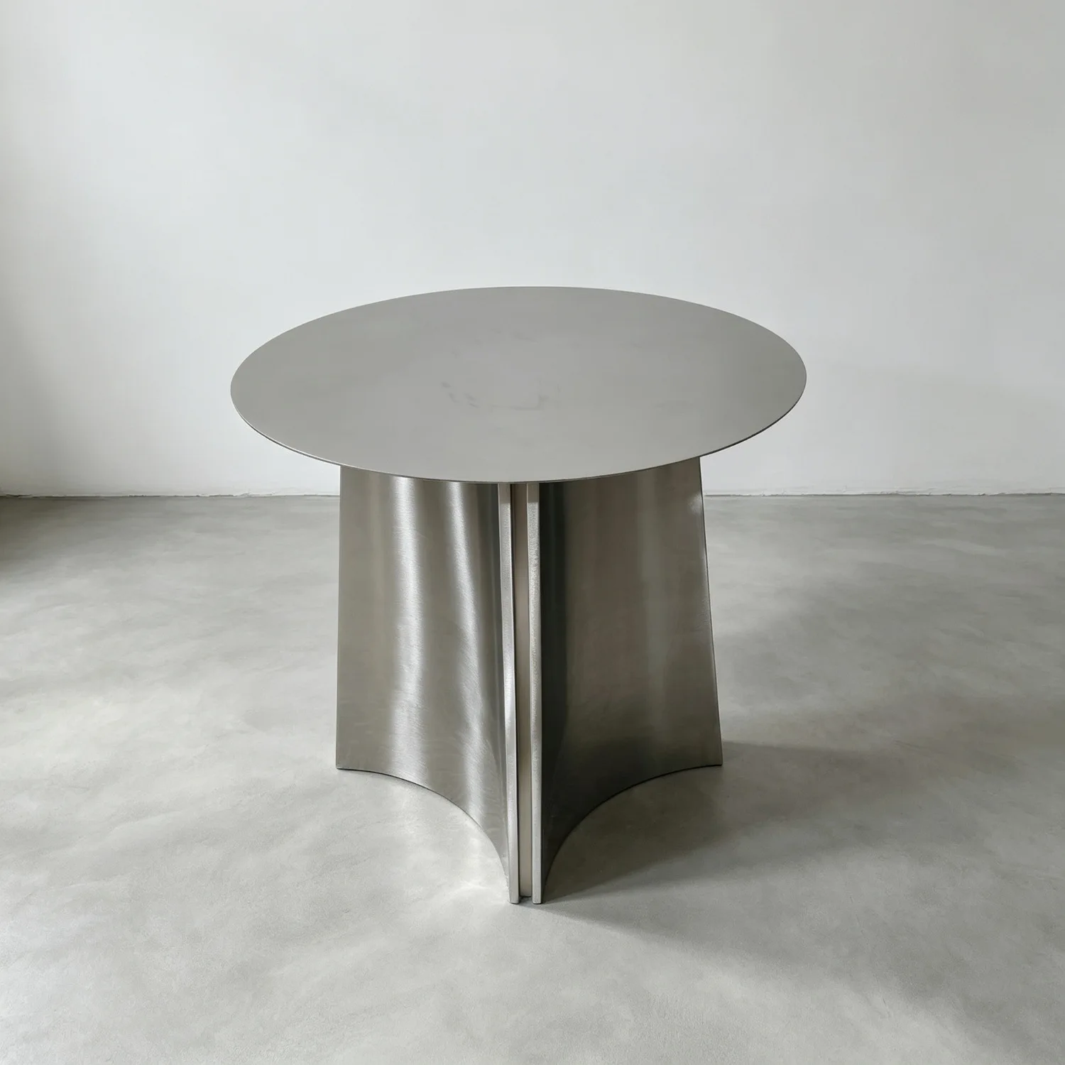 Nordic round dining table, high value and light luxury