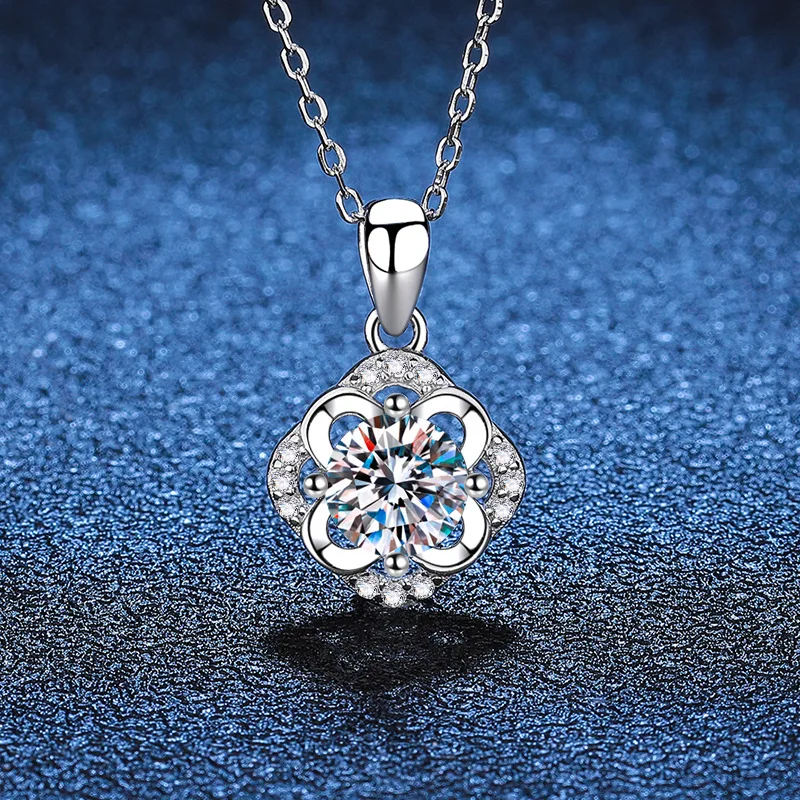 

Platinum PT95018k Gold Necklace Women's Moissanite Diamond 1 Carat Stamen Clover Light Luxury Temperament Moissanite Necklace