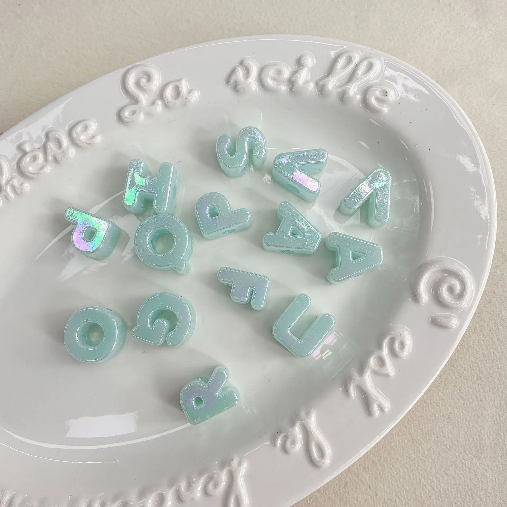 Bonbonfarbene 20mm Schillernde Acryl-Buchstabenperlen DIY-Set Alphabetperlen für Schmuckherstellung Schlüsselanhänger Flechten Basteldekoration – Detail 10