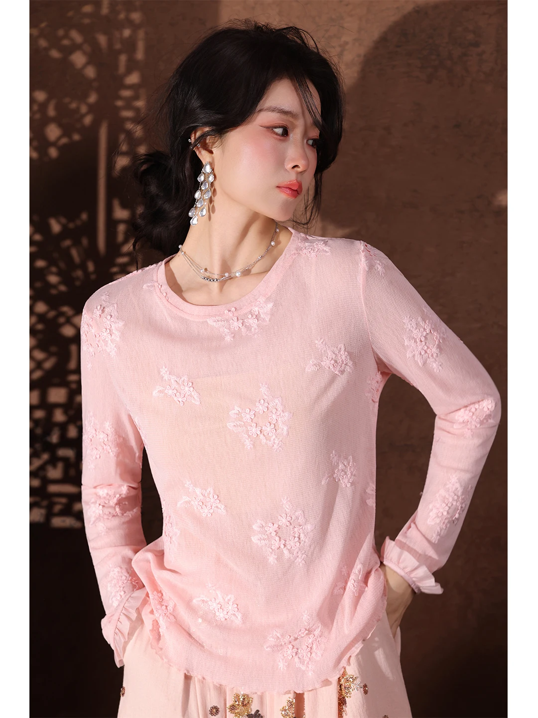 

Chinese Sle Embroidered Cloud And Flower Pattern Loose Fit Long Sve Women's Top Polyester Fiber round Neline Regular L...