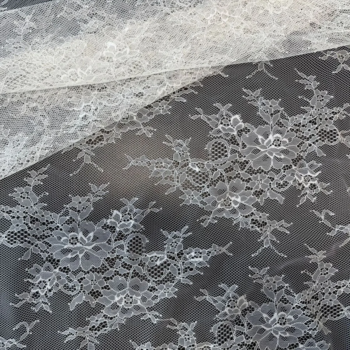 Französisches Brautkleid Spitzens toff, Pailletten, Kinder bekleidung, hohle Näh zubehör – Detail 2