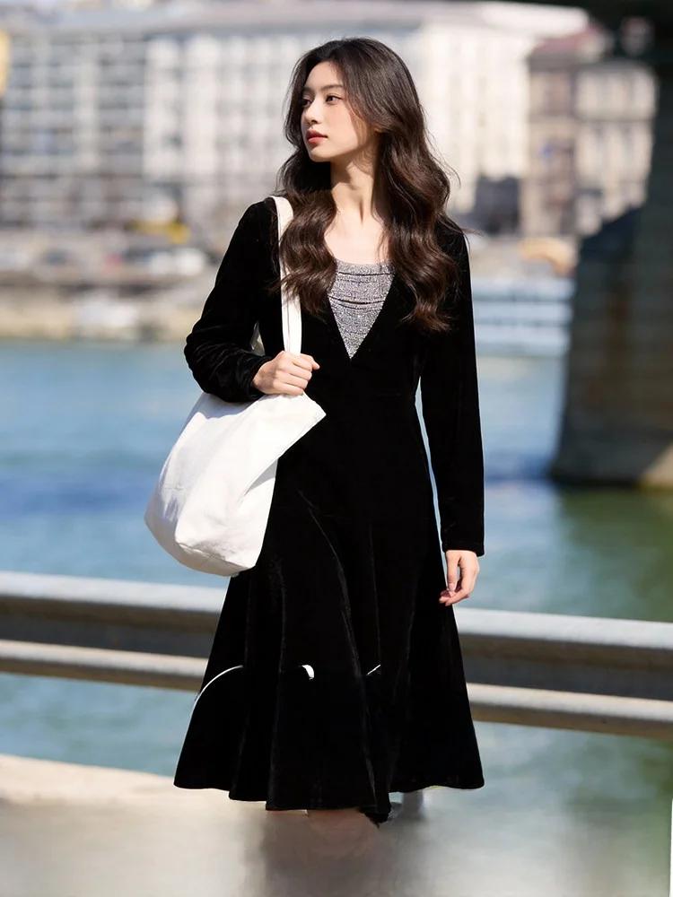 

Ele Deep V-ne Velvet Dr for plus Size Women Spring 2026 Faionable Design Korean Sle Commute Wind A-line Skirt