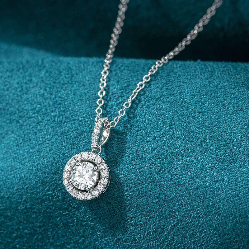 

GL 1CT Round Bezel Moissanite Pendant Necklace for Women, D VVS1 Luxury Clavicle Chain, Elegant Summer Jewelry, Ideal Gift