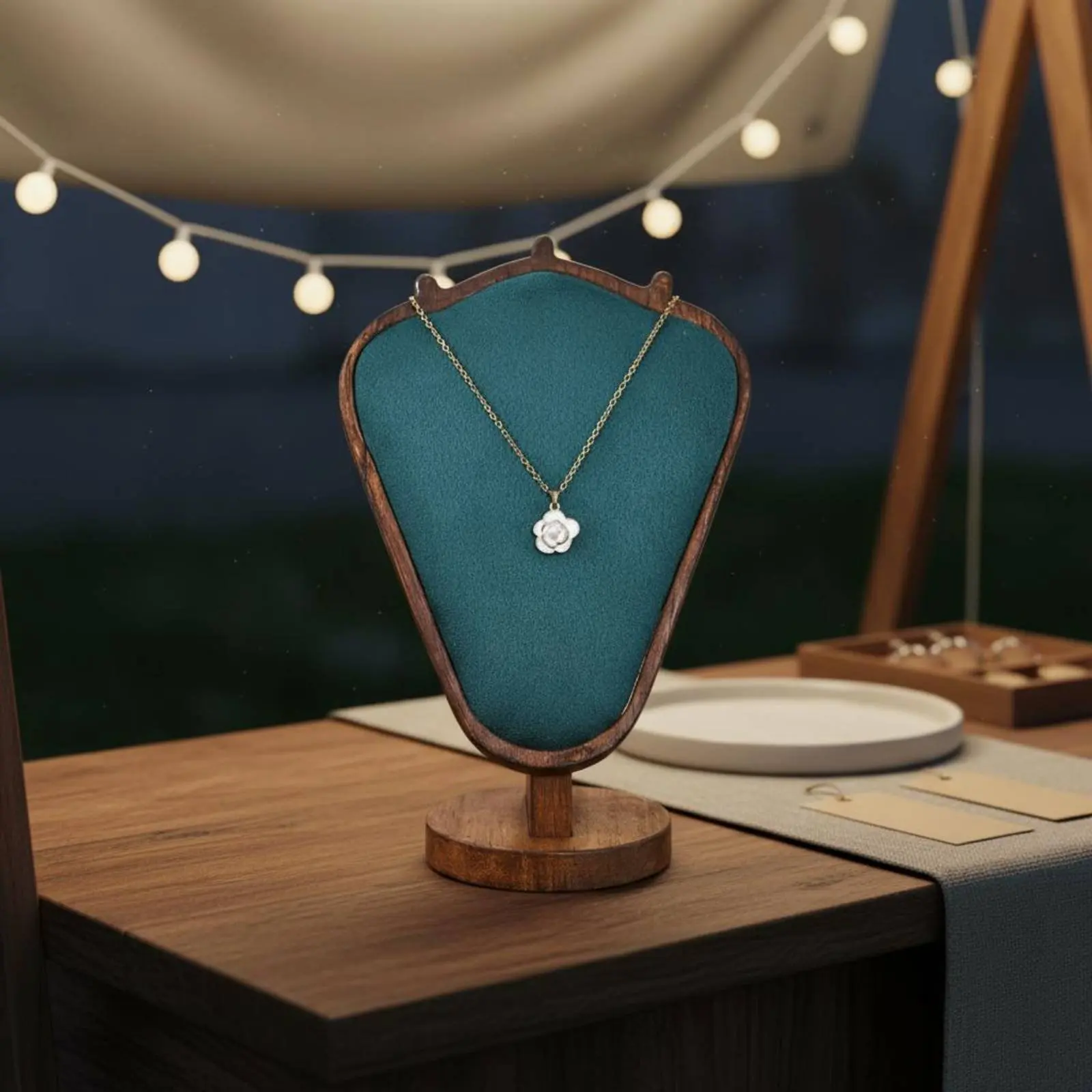 Wooden Necklace Stand Fine Workmanship Necklace Display Easel Wooden Necklace Bust Anti-Slip Pegs for Dressing Table