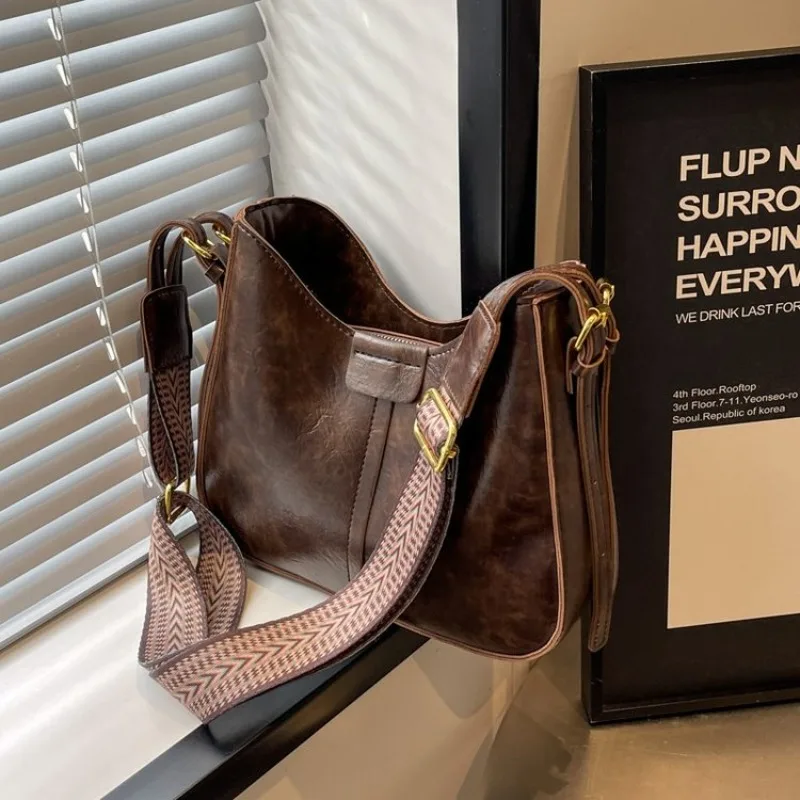 

Designer Tote Diaper Bag For Women Leather Crossbody Bag Luxury Vintage Minimalist Large Capacity Elegant And Fashionable