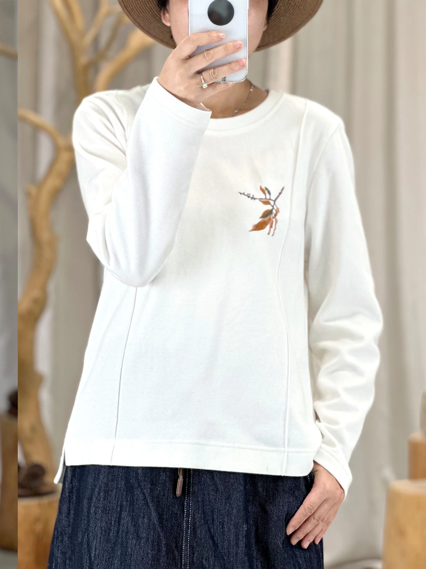 

Simple Design round Ne Embroidered Loose Fit T-irt for Women Comfortable Cotton Long Sve Soft And Breathable H3V0T970