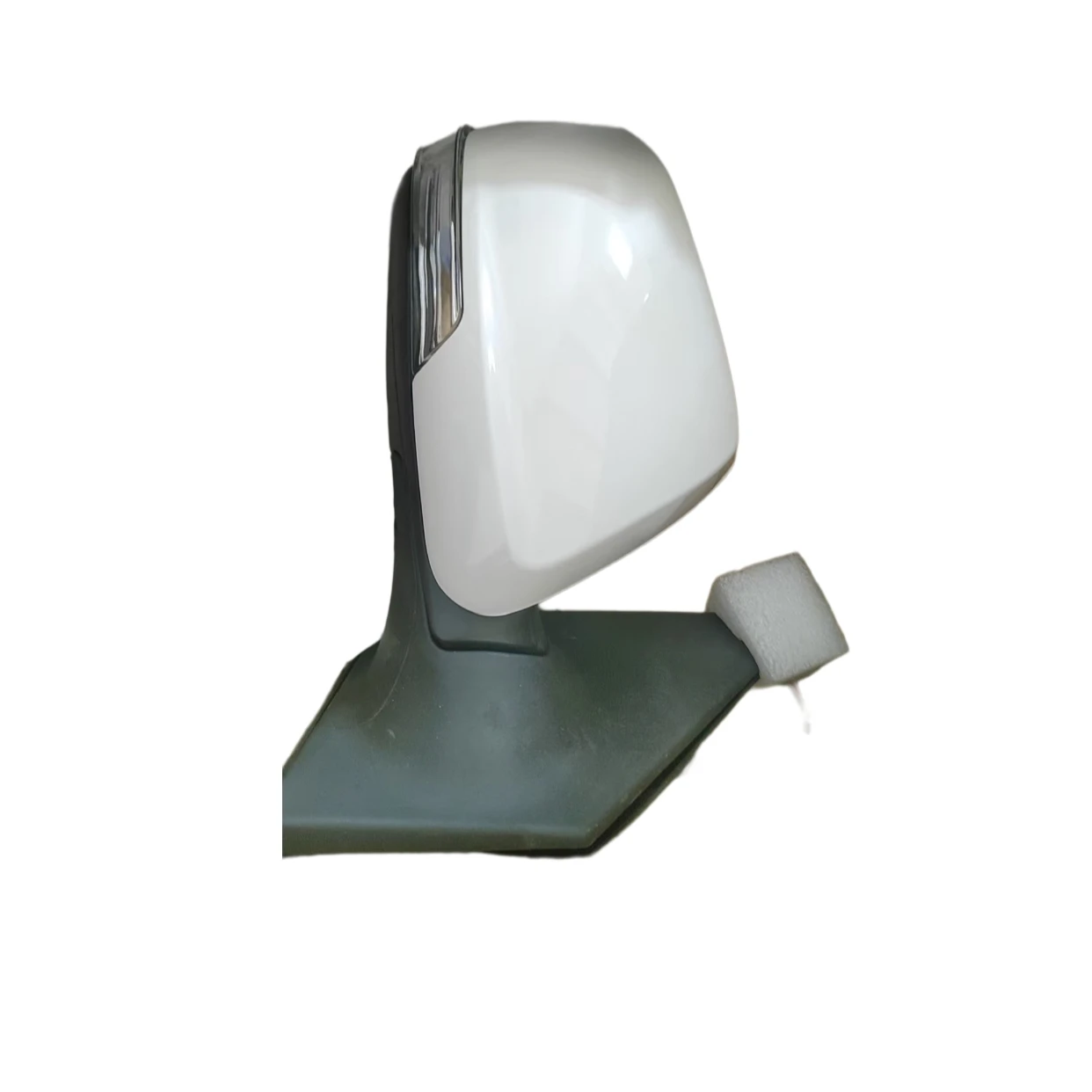

White rearview mirror the Great Wall M4