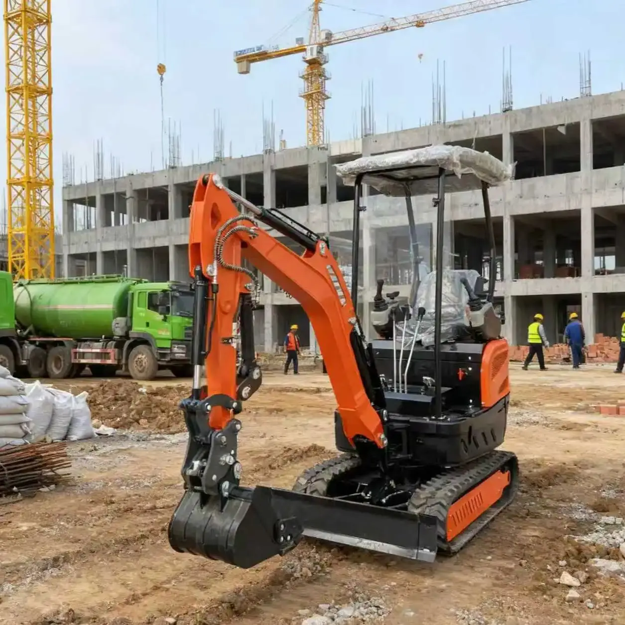 

Прямые поставки 2-тонных оригинальных гидравлических экскаваторов и 1,8 тонны мини-экскаваторов на продажу в Китае.