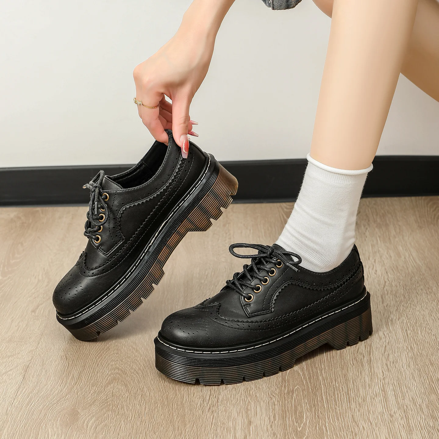 

Retro Thick-Soled Round-Toe Lace-Up Brogue Shoes Classic Style For Women Casual Footwear