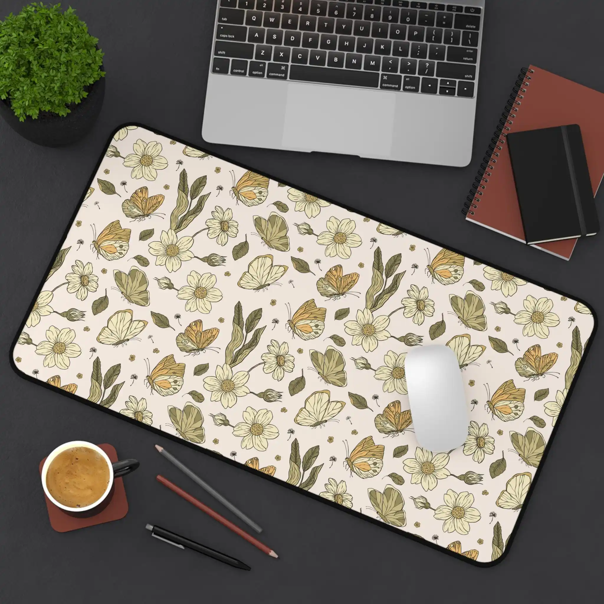 

Flower Butterfly Pattern Mouse Pad, Non-slip Waterproof Mousepad, Office Game Desk Decoration Mat, The Perfect Gift for Friends.