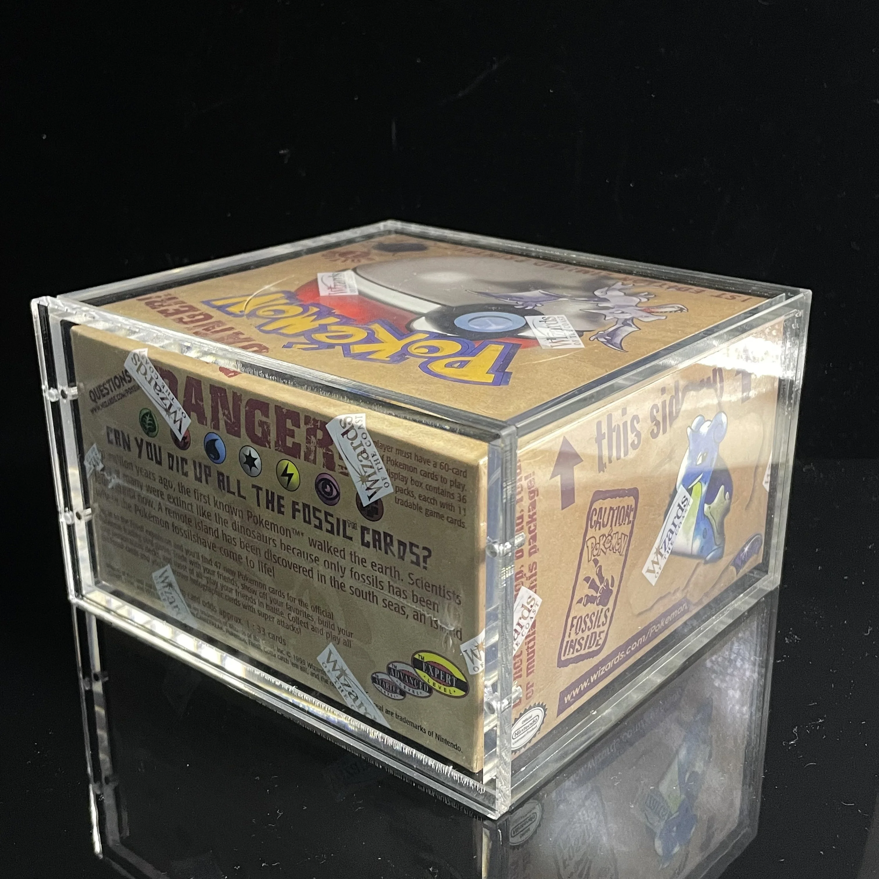 กล่องบูสเตอร์การ์ดเกม PTCG PKM FOSSIL รุ่นคลาสสิก ฉบับที่ 1 แพ็ค Zapdos/Aerodactyl/Lapras กล่องปิดผนึกอย่างแน่นหนา การ์ดเกม TCG แบบ Proxy