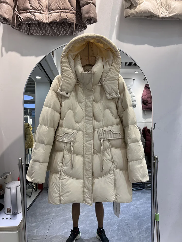 Koreaanse versie kant ontwerp mode witte eend donsjack met capuchon winter 2025, nieuwe dames effen middellange donsjas