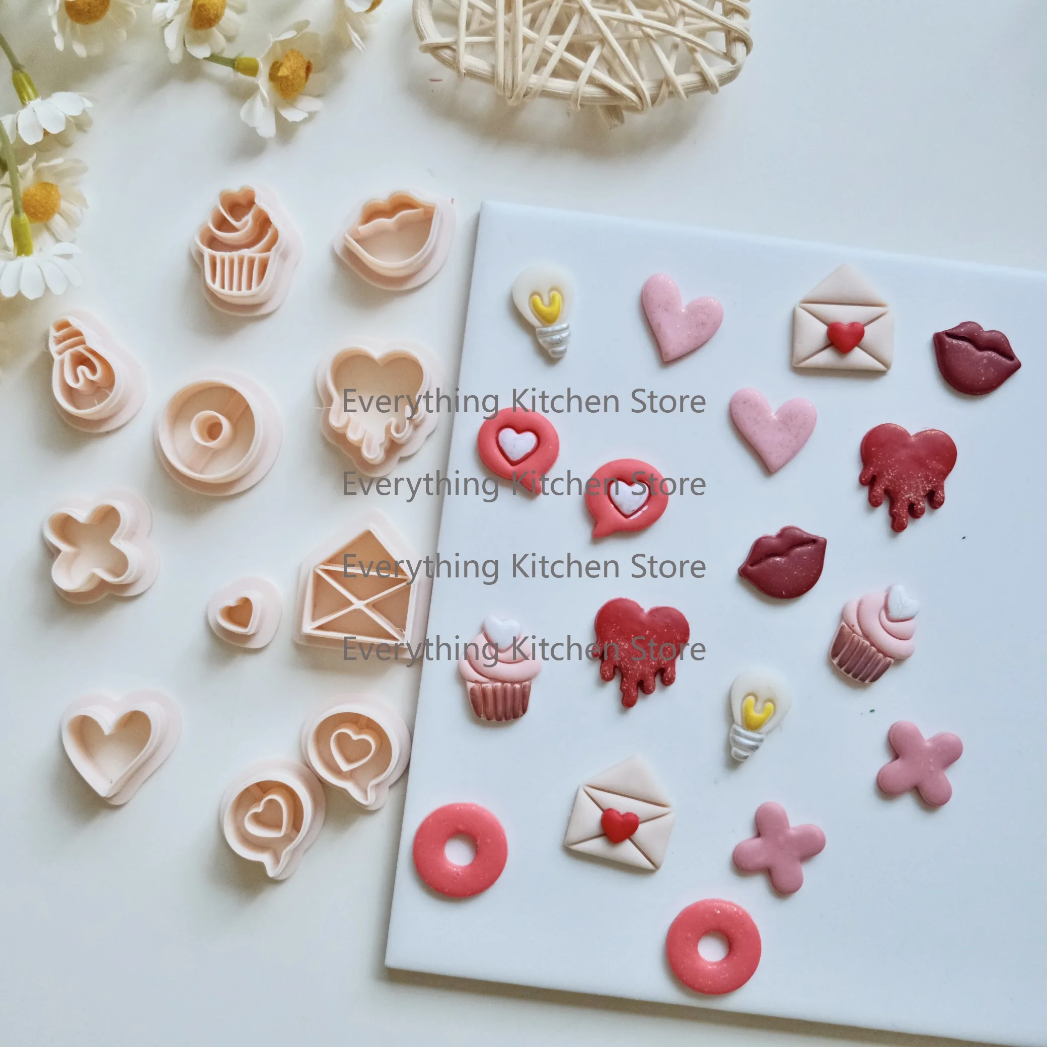 قواطع الطين لعيد الحب لصنع المجوهرات والأقراط، لمبة إضاءة متقاطعة على شكل شفاه الآيس كريم، قوالب طين على شكل قلب