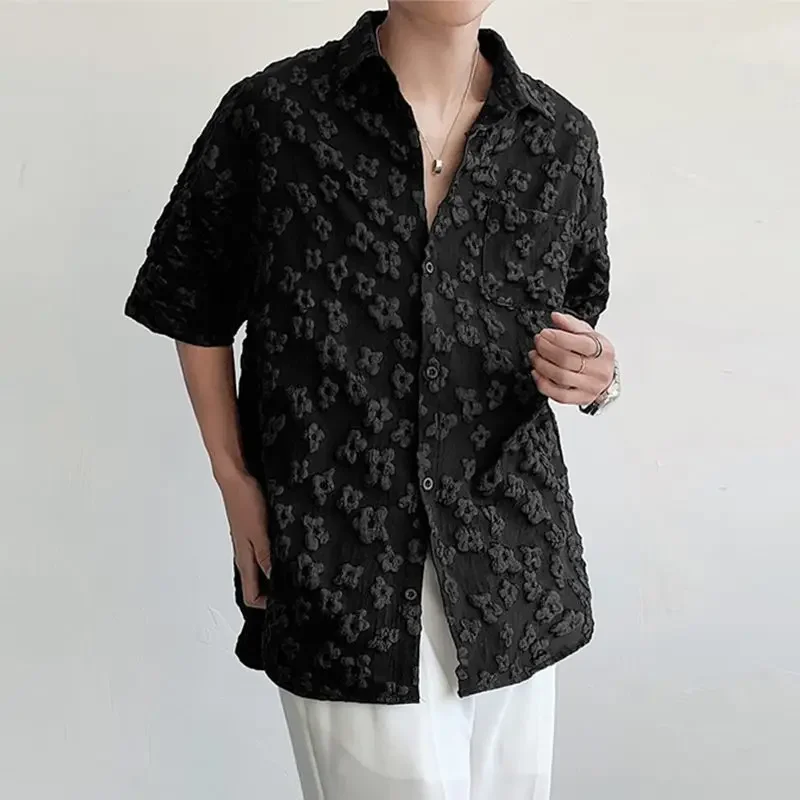 Camisa casual de manga curta preta masculina solta tridimensional com flor de alívio, lapela de verão, 2024