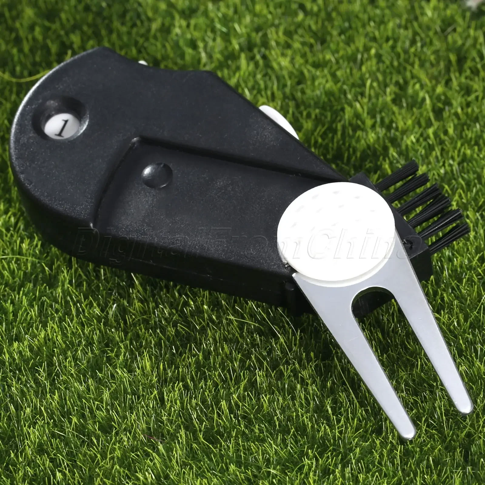 1Pc 5-in-1 Golf Tool Cleaning Kit Multi Golf Gadget Divot Tool Pitch Marker Ball Brush Score Counter Belt Clip Groove Cleaner