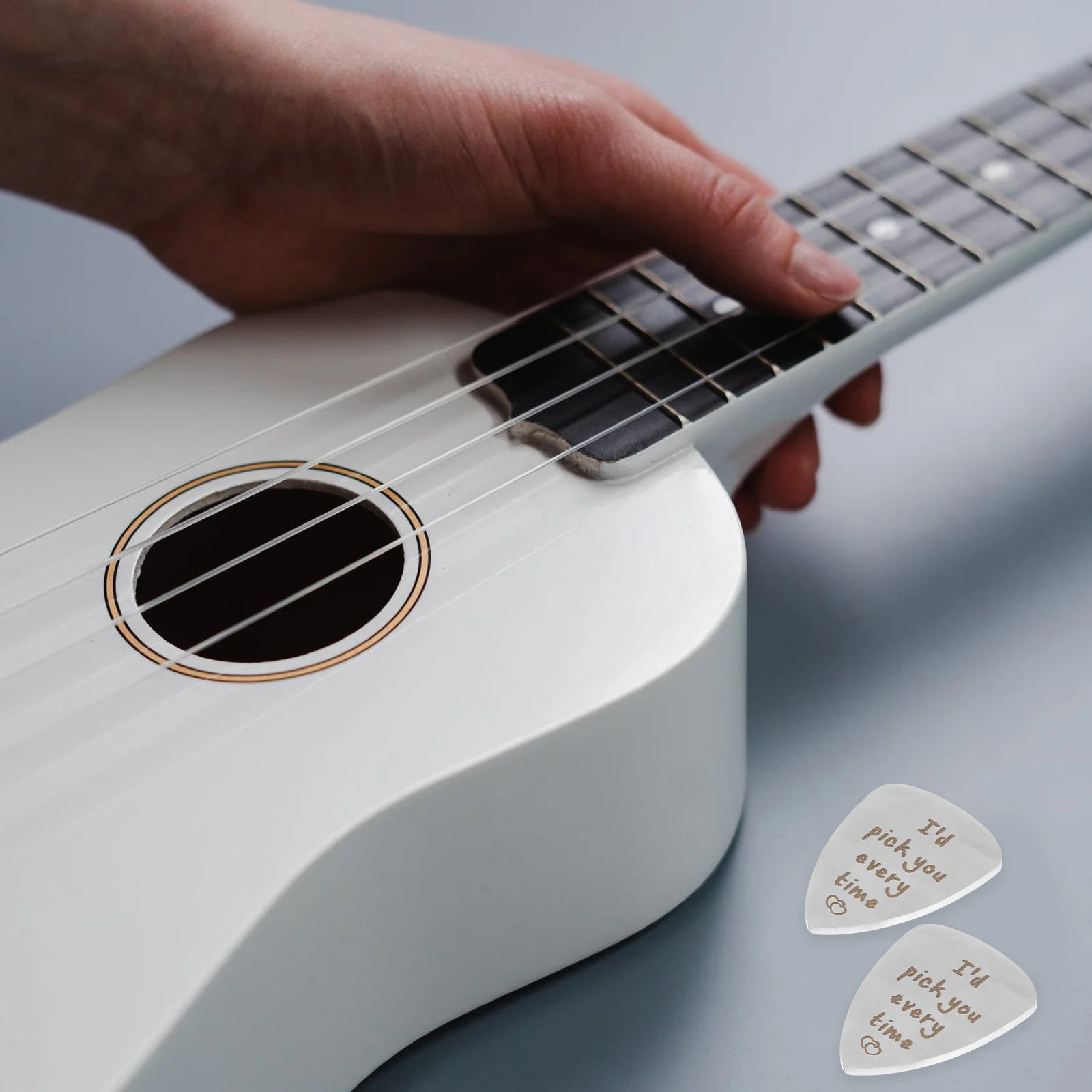 

2pcs Guitar Picks Professional Ergonomic Design Durable Compact Plectrums For Electric Folk Bass Ukulele Stringed Instrument