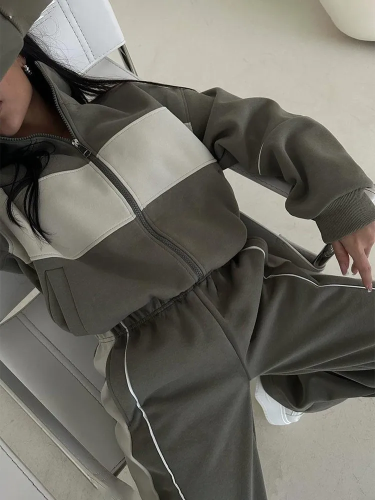 

Модный повседневный спортивный костюм для женщин с длинными рукавами и цветовыми блоками: куртка на молнии с капюшоном и длинные брюки. Весна-Осень-Зима.