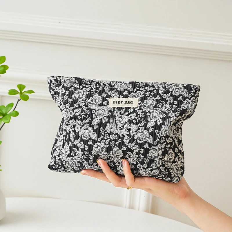 Flowers, large capacity women's makeup bag, portable cosmetics, change storage bag, travel toiletry bag, commuter liner bag