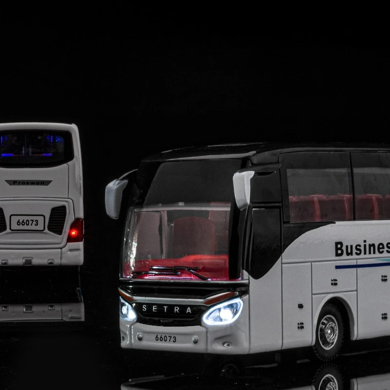 SETRA – Bus de luxe en alliage moulé sous pression, échelle 1/32, jouet pour enfants, voiture de voyage d'affaires, Bus tiré, son et lumière miniatures