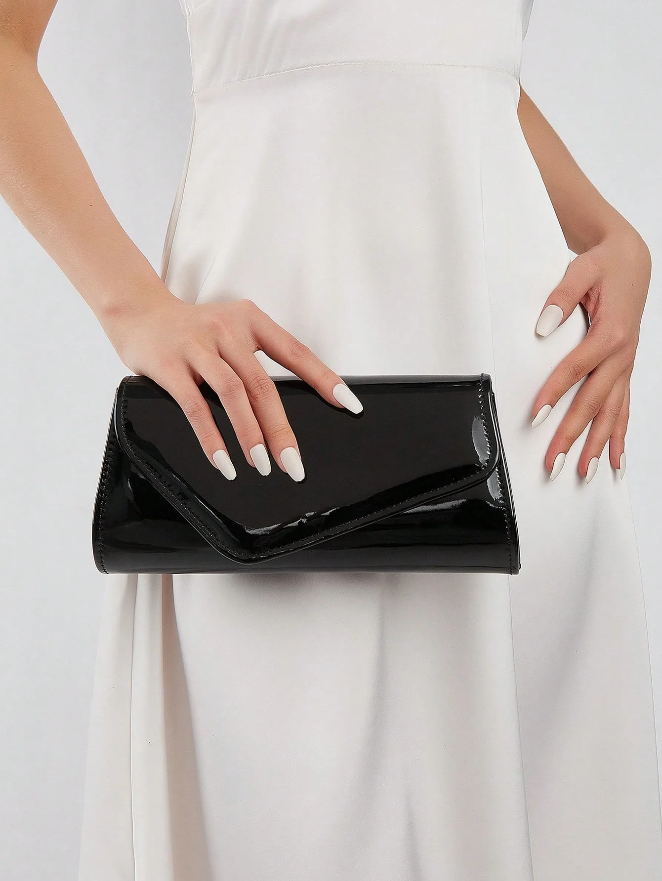 

Elegant solid color clutches, romantic textured handbags and shoulder crossbody bags are suitable for office workers to commute.