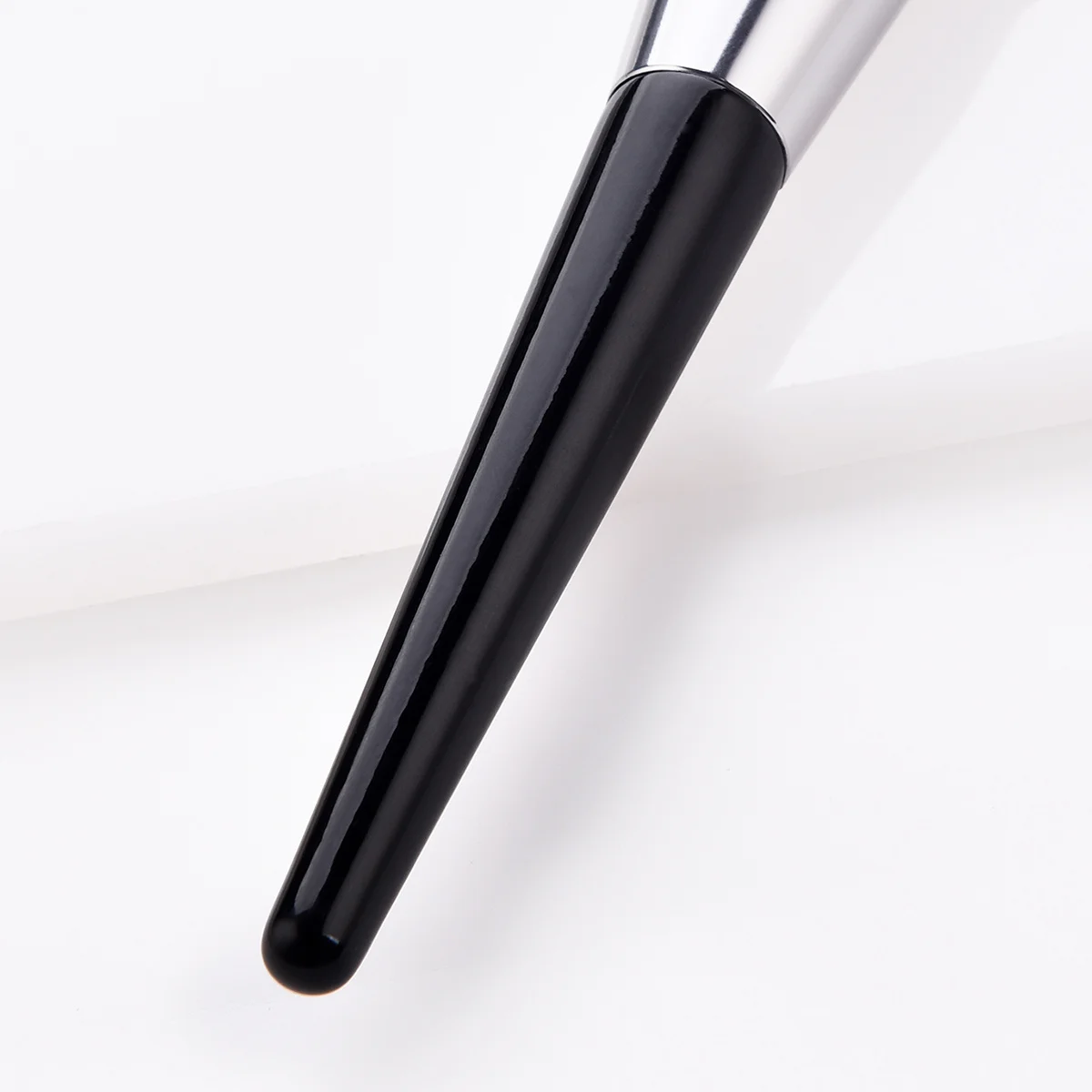 

Half Moon Nylon Bristles Wooden Handle Makeup Brush Professional Cosmetics Powder Facial Brush for Woman Makeup Set