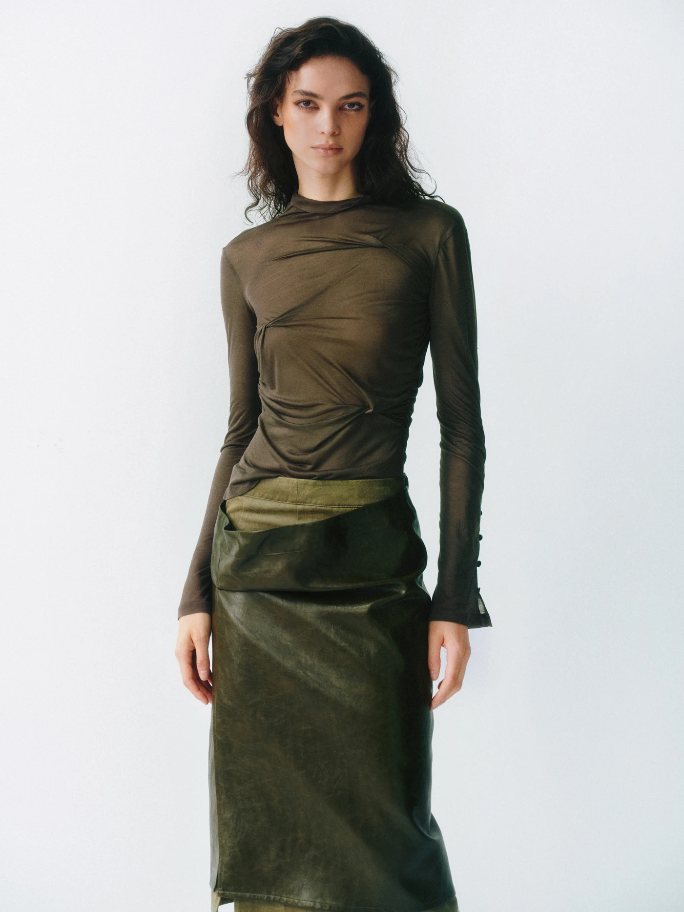 

LUCENCY AW25 High Collar T-irt Long Sve Front Button Design Casual Versatile Commute Leisure Quali Top Women's Faion