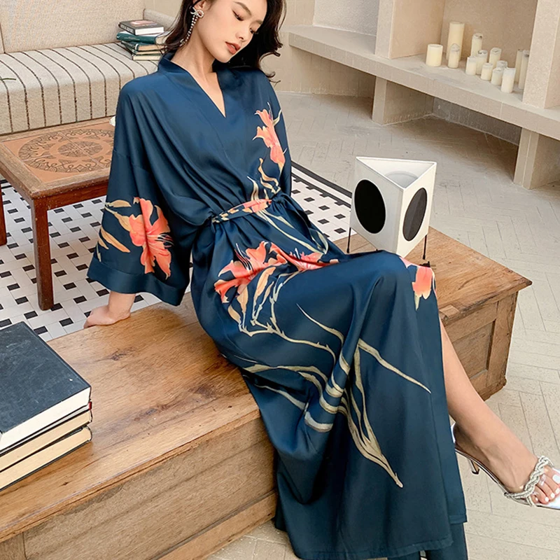 Sexy Halbe Hülse Kimono Bademantel Kleid Neue Weibliche Druck Blume Lange Robe Frühling Sommer Nachtwäsche Nachthemd Lose Rayon Hause Kleid