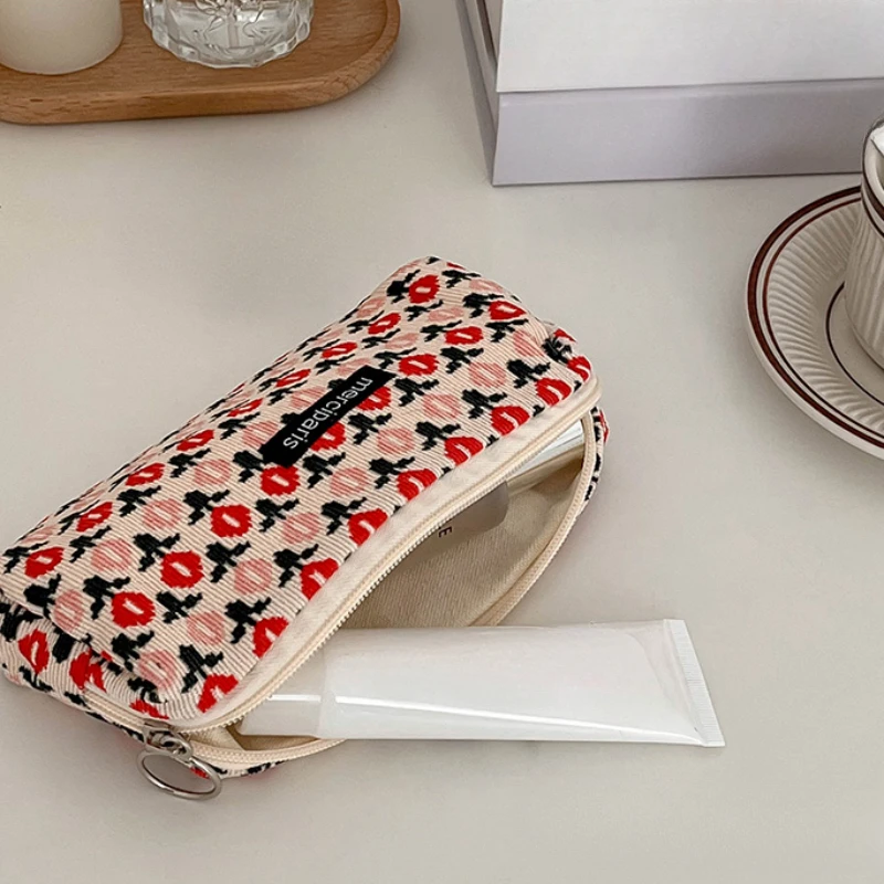 Kawaii Floral Fresh Style Pencil Bag piccoli fiori astucci Cute Simple Pen Bag Storage Bags forniture scolastiche regalo di cancelleria