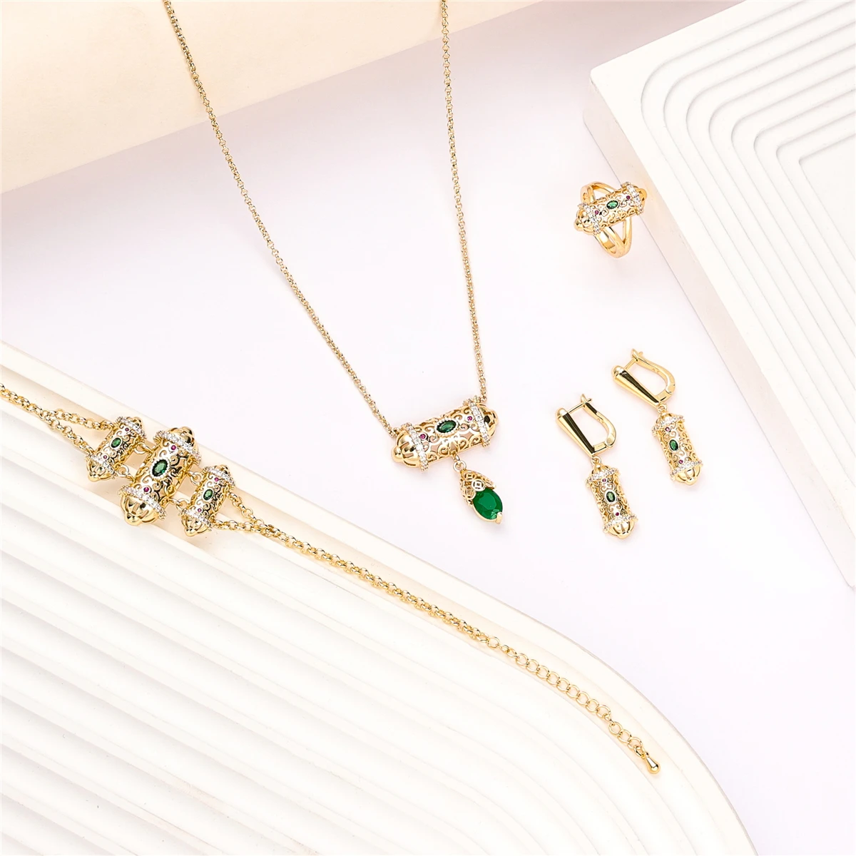 

LUIZADA 2022 Jul hot selling accessory wedding jewelry set for women Green Decorative Stone Hollow Round Necklace Bracelet