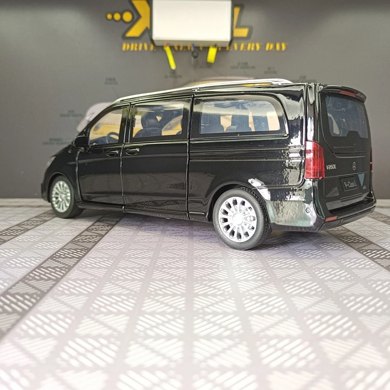 Simulación 1:24, modelo de vehículo comercial de aleación Mercedes Benz V260L, accesorios para coche, puertas y capó de motor, el maletero se puede abrir