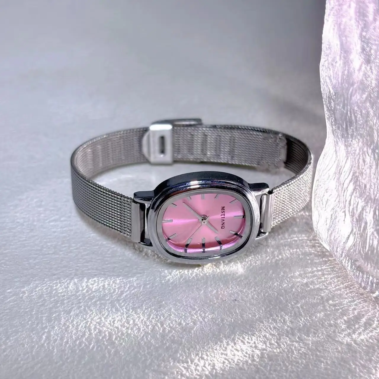 Retro Fashion Women's Quartz Watch Oval Dial Stainless Steel Strap Elegant Ladies' Timepiece