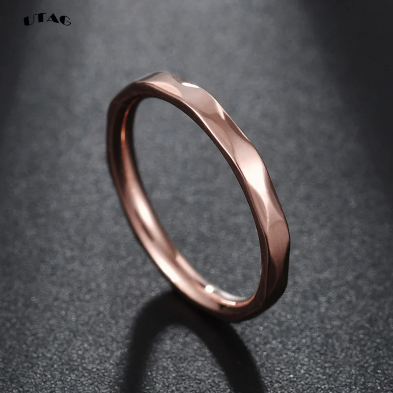 UTAG 2020 2mm Thin Rose Gold Anti-Allergy Smooth Simple Titanium Steel Wedding Rings for Women Valentine's Day Present