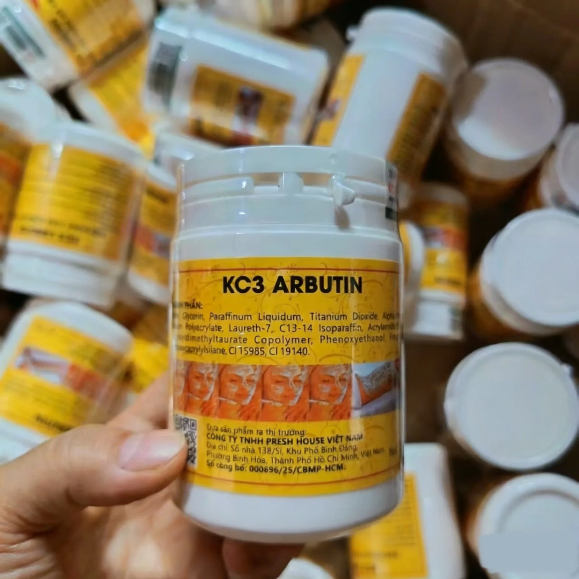 

250g hàng thái kem body kích trắng arbutin KC3 hủ dòng kem dưỡng trắng nhanh chuyên sâu cho bạn làn da trắng sáng hơn Sk